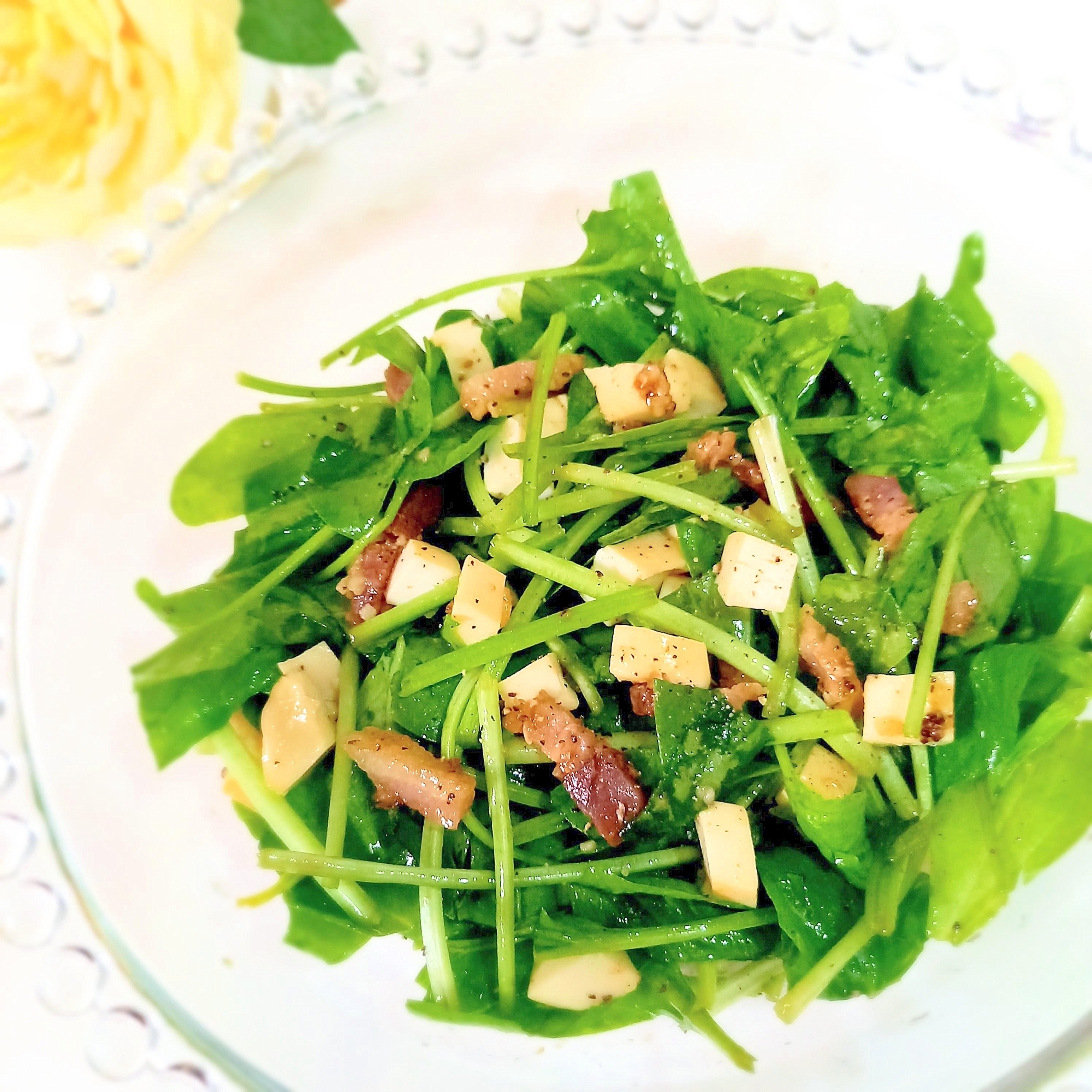 国産チーズとベーコンのほうれん草サラダꕤ୭*