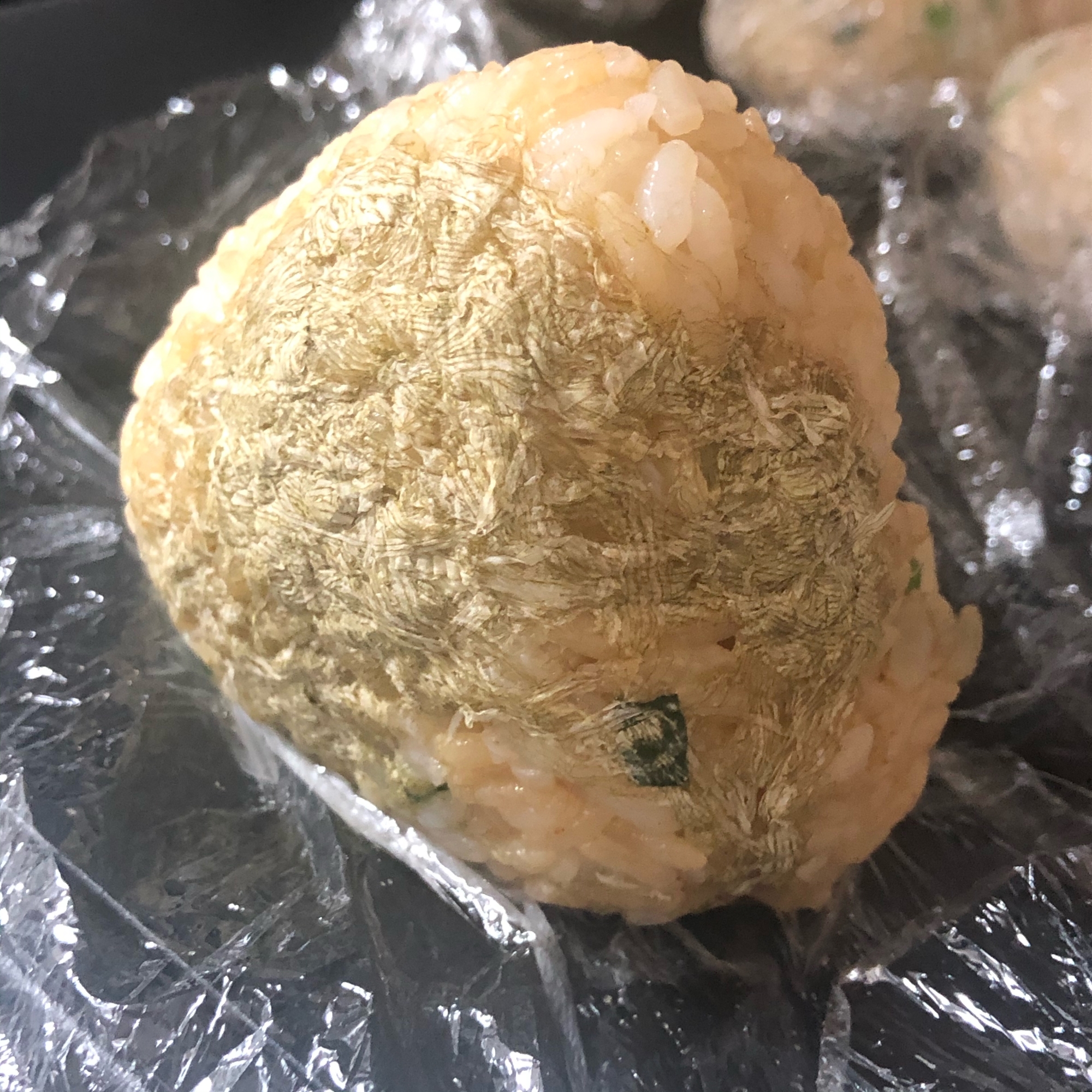 白米が余ったら是非！和風とろろ昆布おにぎり