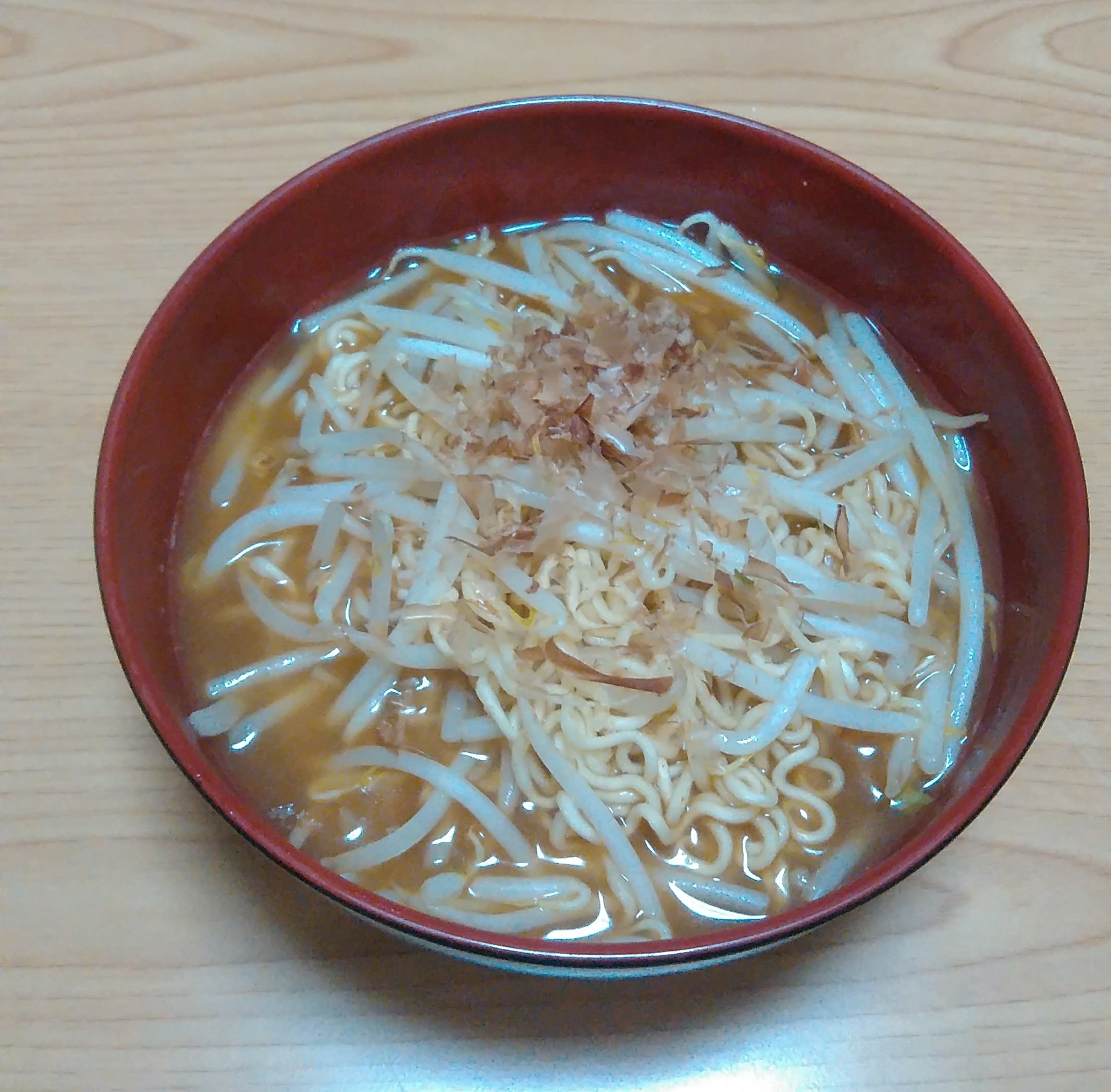 鰹節ともやしの味噌ラーメン