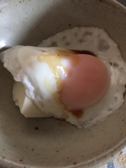 木綿豆腐の目玉焼きのせ