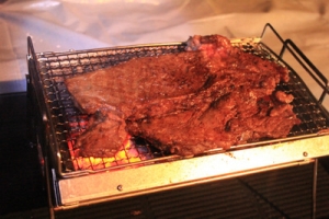 気ままにアウトドア!炭火で味噌漬け牛ステーキ