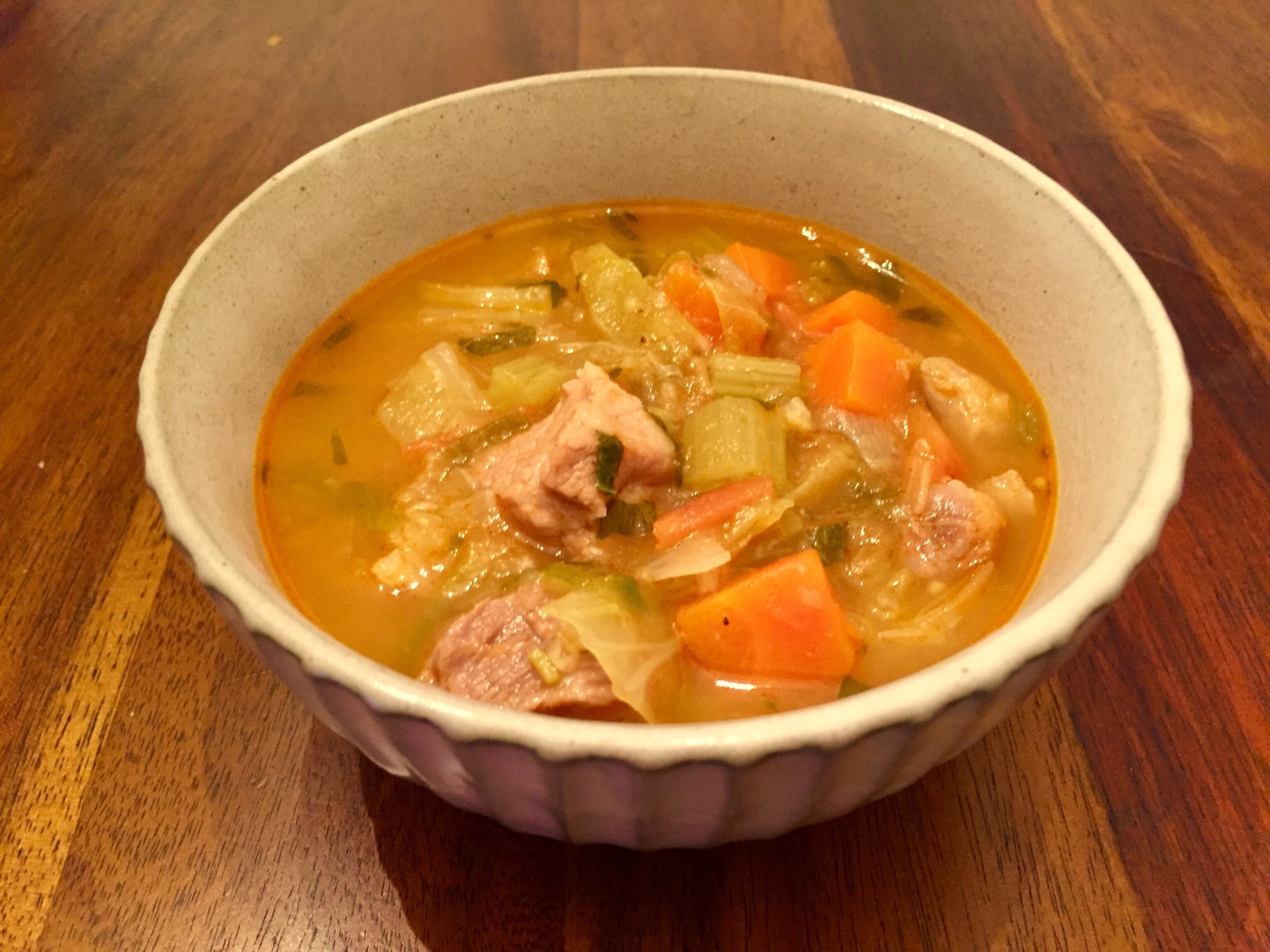豚スネ肉と香味野菜のスパイシースープ