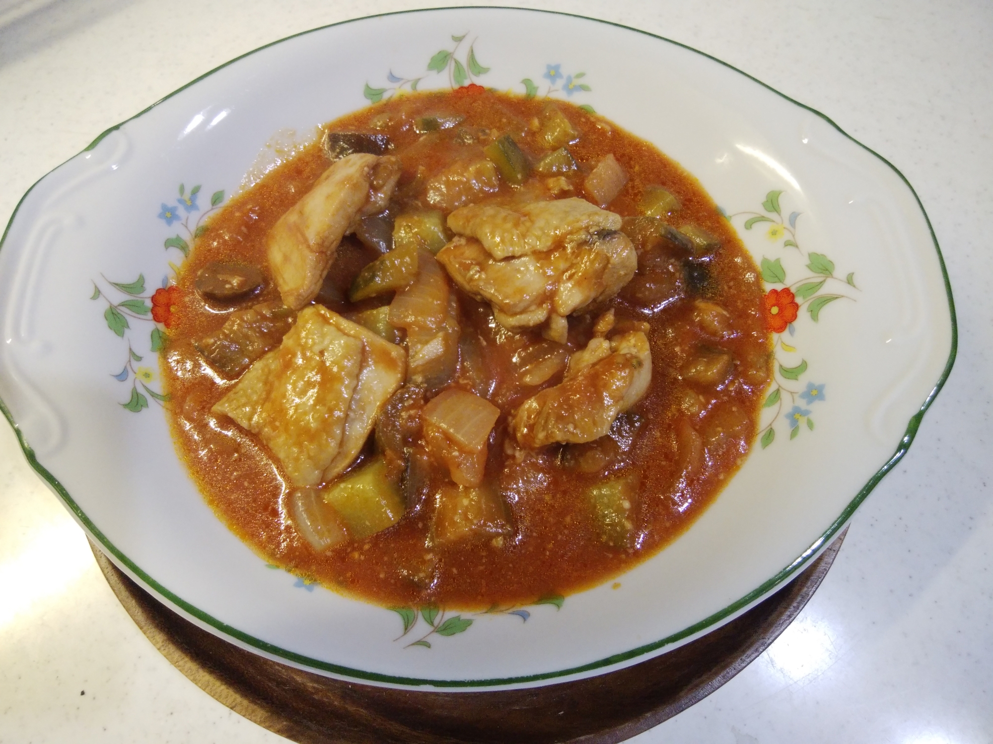 余り野菜でチキンのトマト煮♪