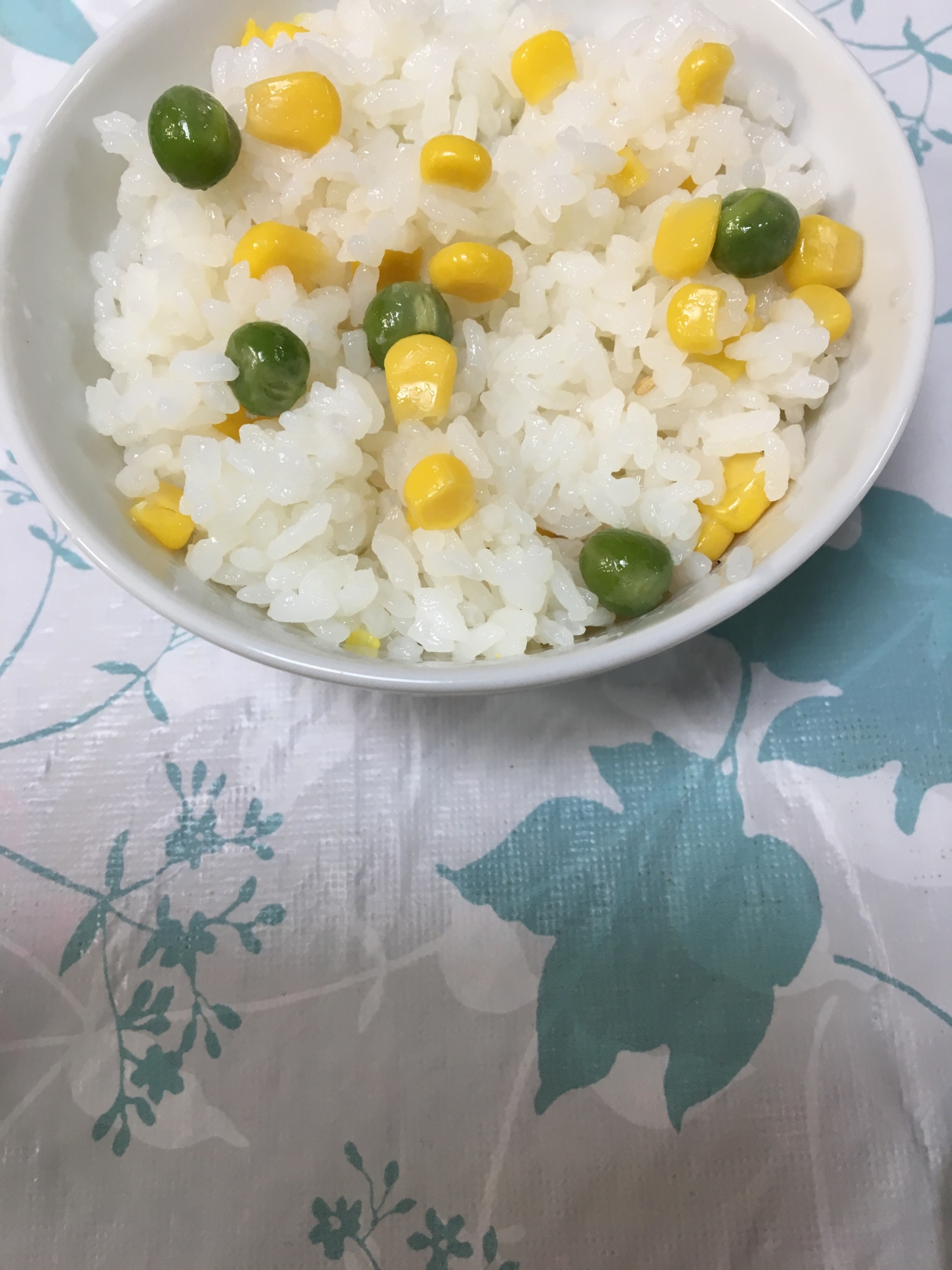 春だね☆むきピースとコーンの混ぜご飯(*^^*)