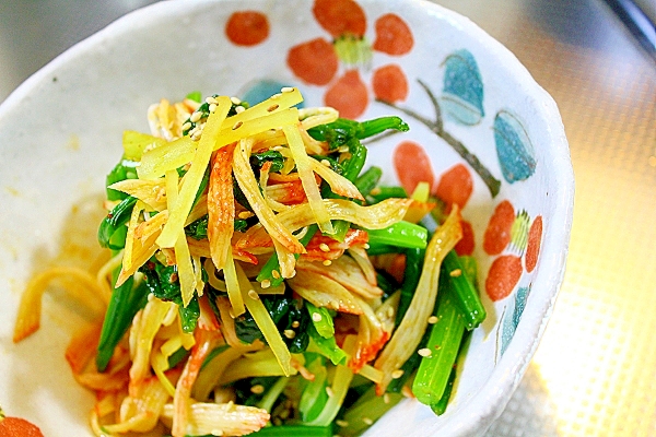 蟹かまと青菜のラー油あえ