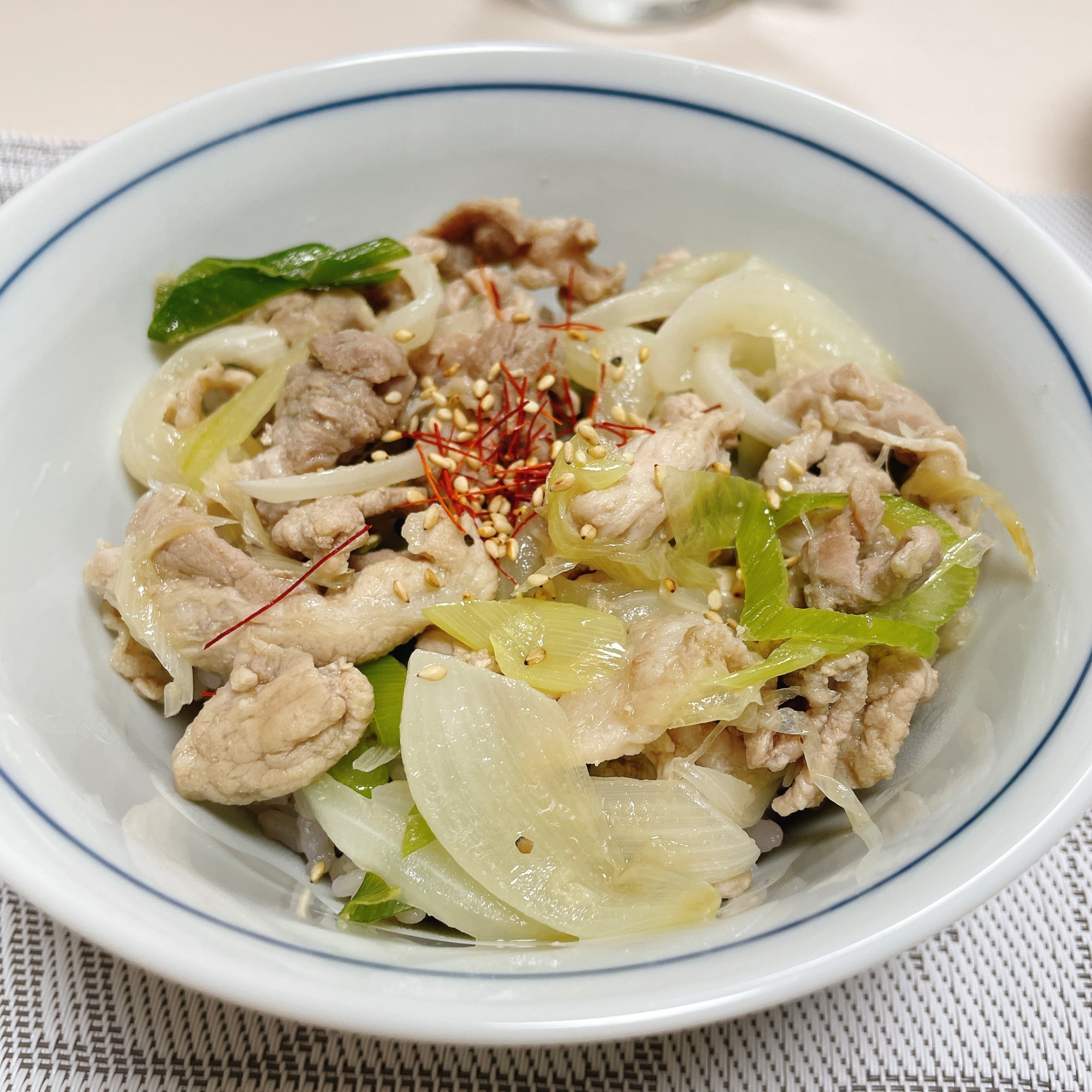 シンプル味付け!ねぎ塩豚丼