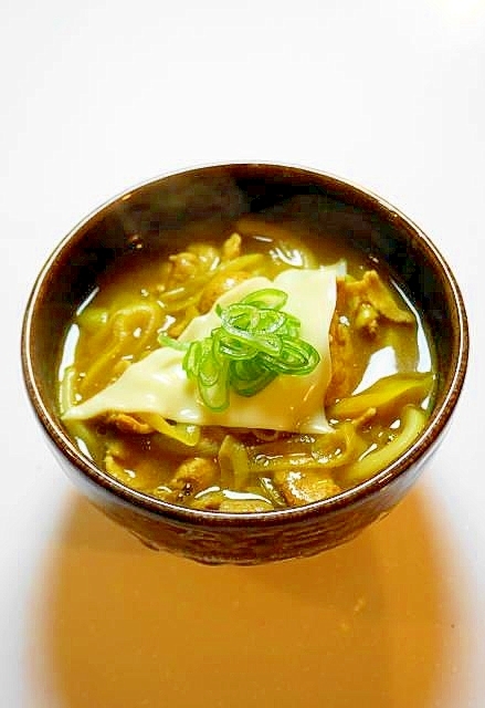 国産チーズをのせて美味さ倍増！カレーうどん