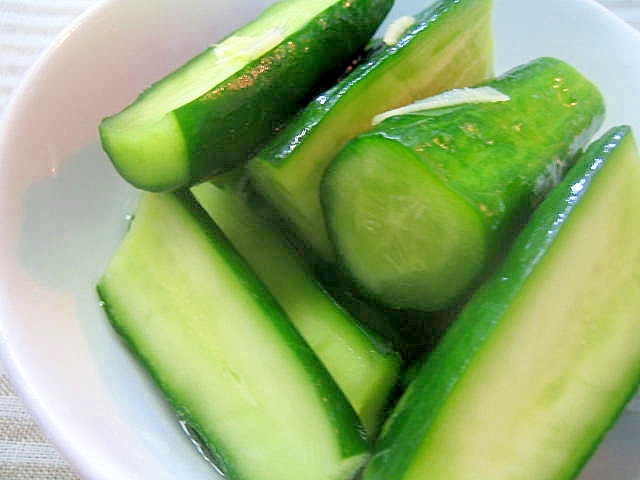 暑い夏にもピッタリ☆キュウリの塩漬け
