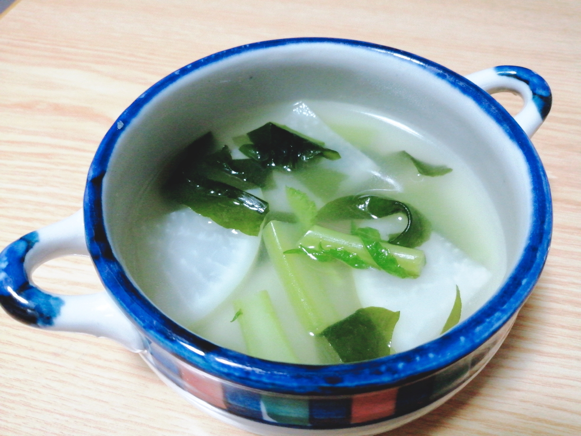 生姜風味☆大根と大根葉とわかめのスープ