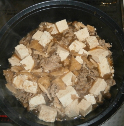 えのきがなかったので、シメジを入れてみました。
肉の旨味でお豆腐がおいしかったです。
