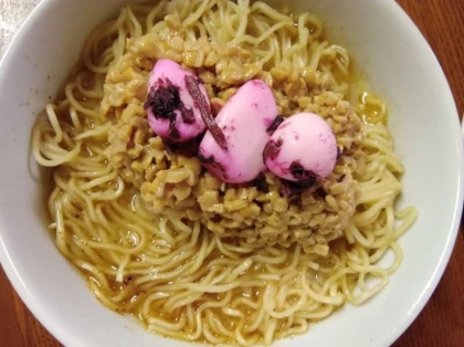 余っていたニンニク紫蘇漬を活用してみました♪意外とラーメン×納豆の組合せは作ったことが無かったですが、めっちゃ美味しいですね(n*´ω`*n)またぜひ作ります★