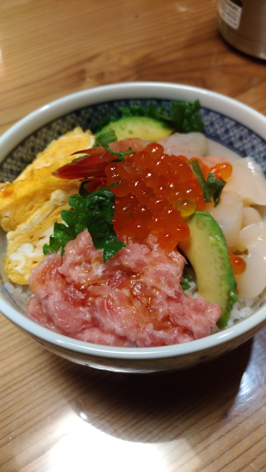 さっぱり酢飯のアボカド海鮮丼