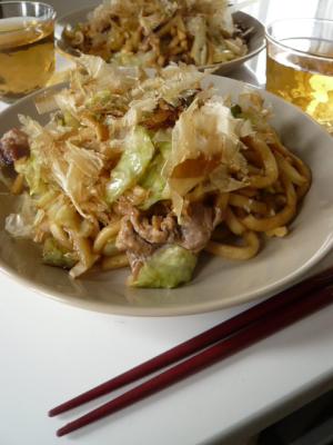 ちゃちゃっと作れる、キャベツたっぷり焼きうどん