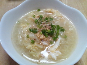 キャベツとふわふわ溶き卵の中華スープ 