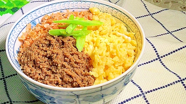 三色丼