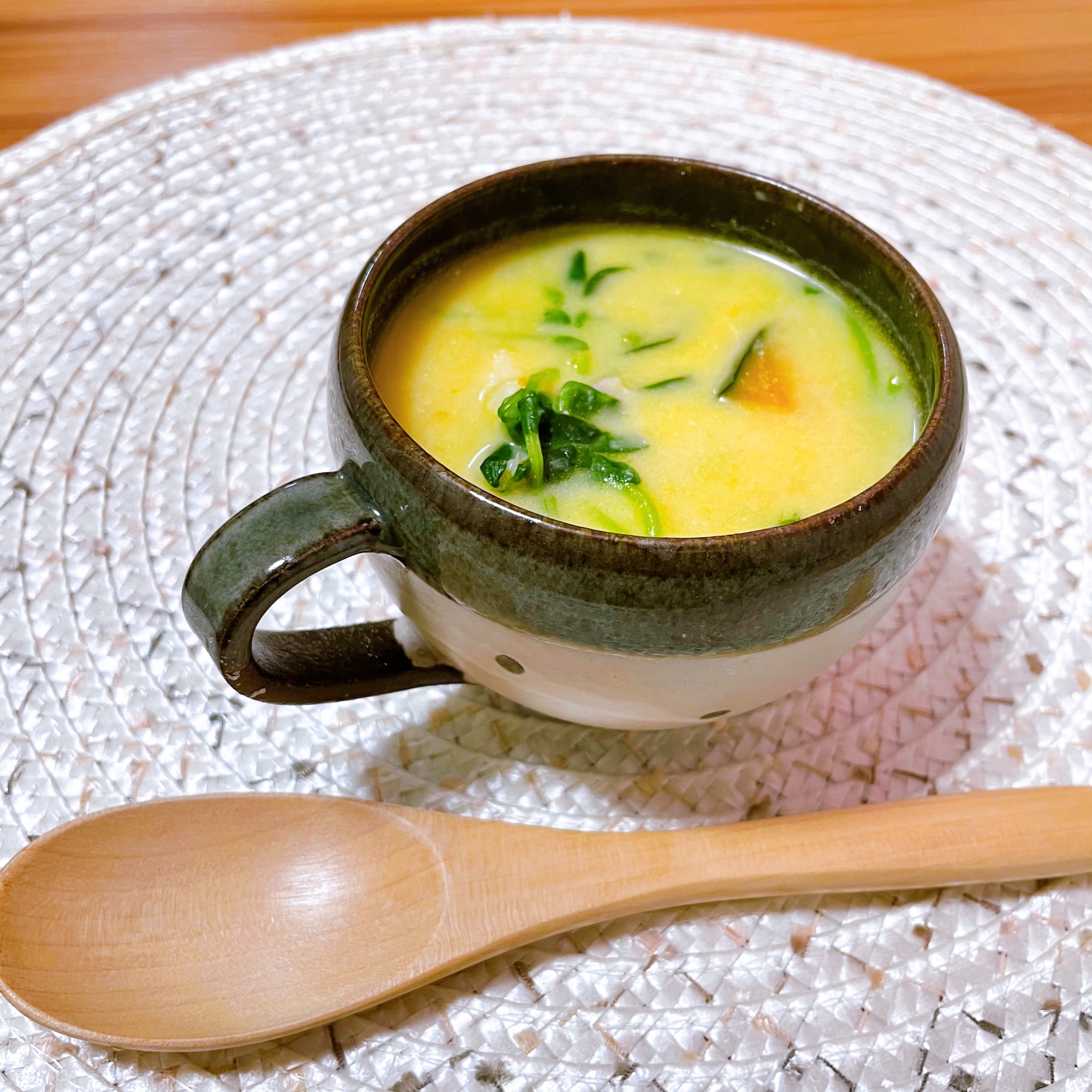 疲れた体に染み渡る❤ほっこり豆乳味噌スープ
