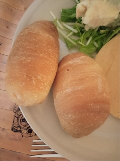 ホッとする美味しさ♥黒糖ロールパン♥