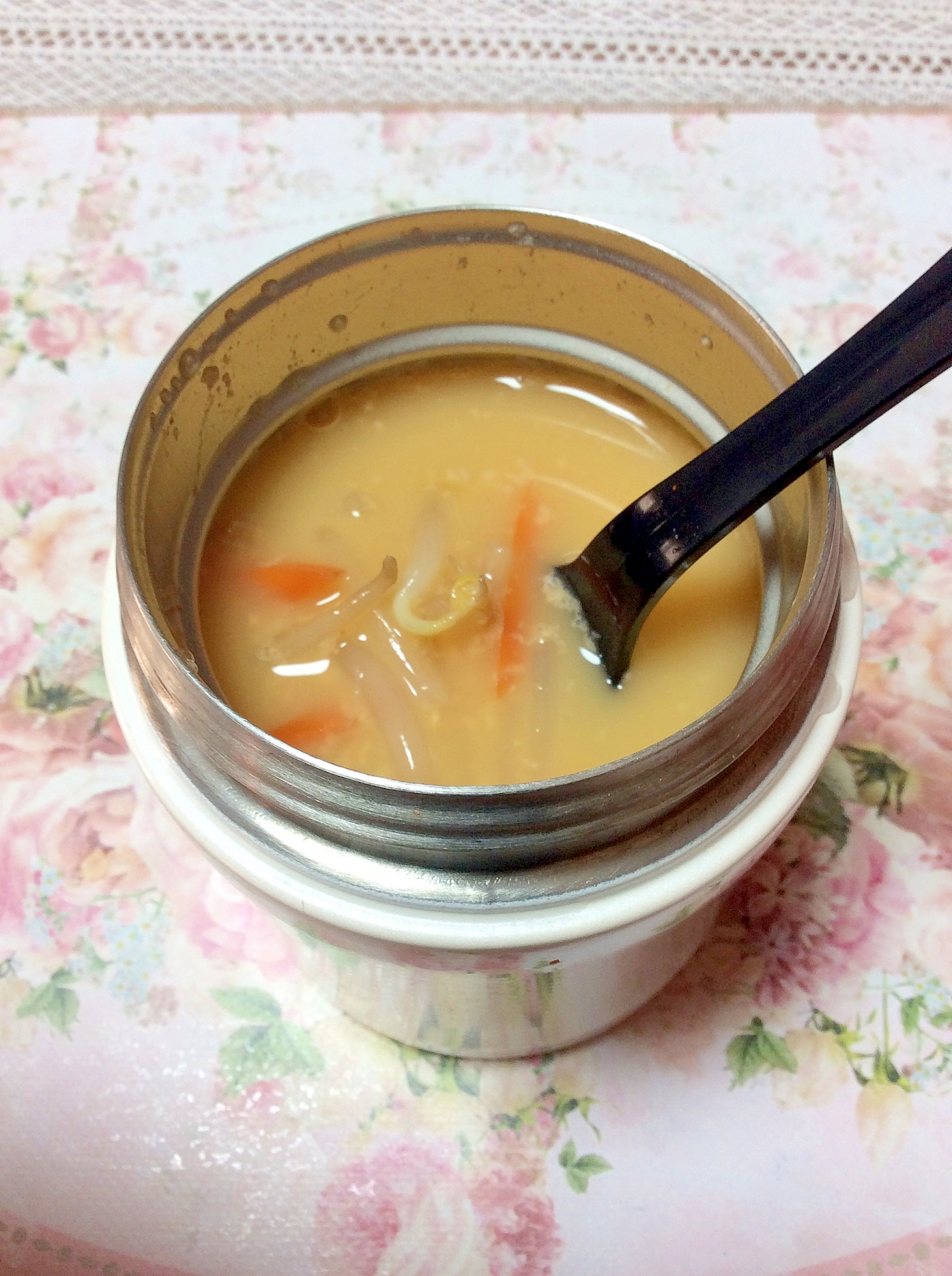 スープジャーで♪もやしと人参のピリ辛かき玉スープ