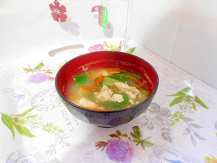 冷凍豆腐と小松菜の味噌汁