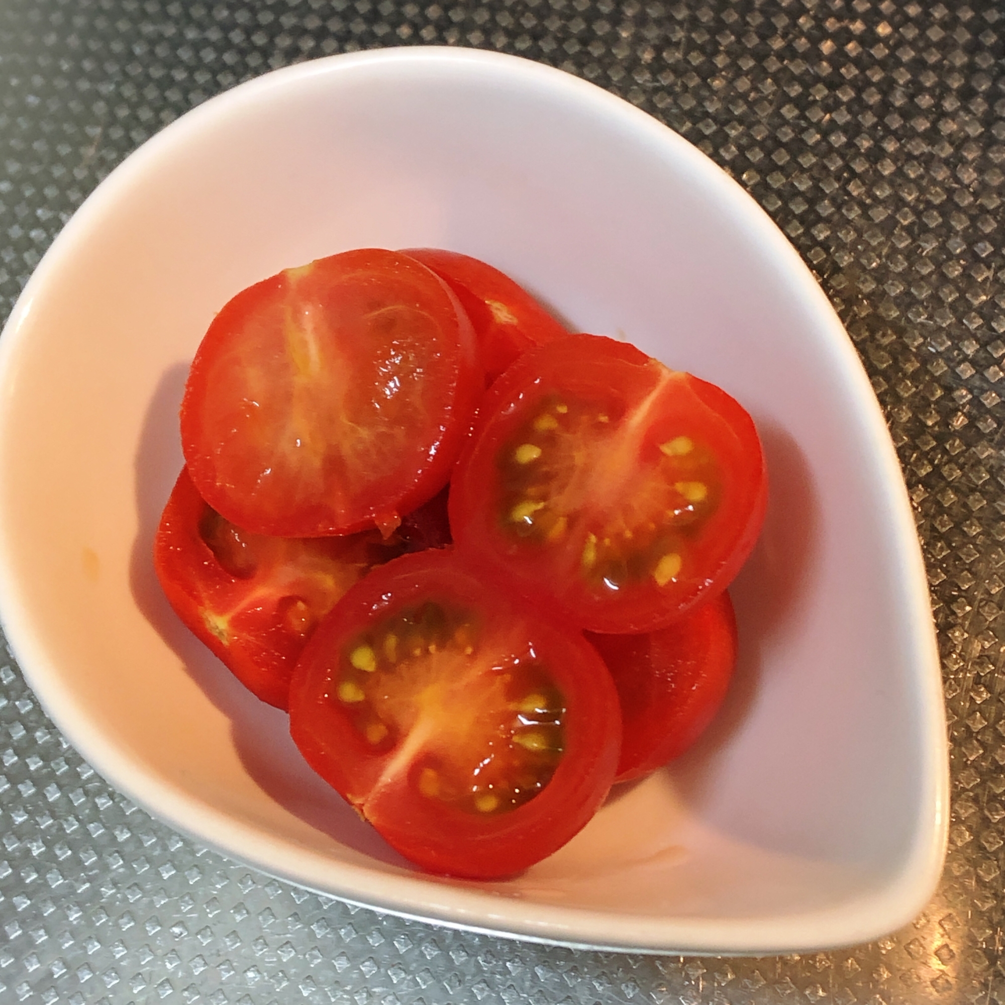 プチトマト ミニトマト 使い方で切り分け方 レシピ 作り方 By 萌吉 楽天レシピ プチトマト ミニトマト 使い方で切り分け方 レシピ 作り方 By 萌吉 楽天レシピ