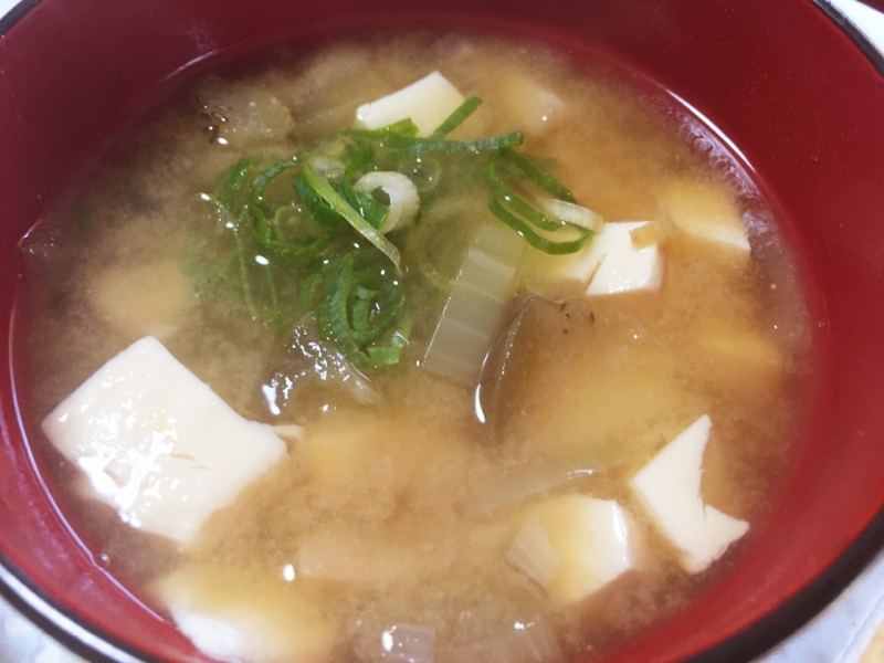 ナス 玉ねぎ 豆腐の味噌汁 レシピ 作り方 By たかまさ 楽天レシピ