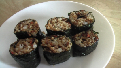 残った炒飯、炊き込みごはんの簡単海苔巻き