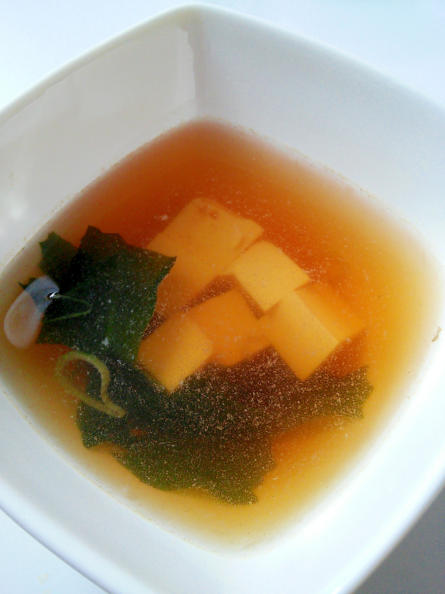 レンジでずぼらレシピ♪しらすとわかめと豆腐のスープ