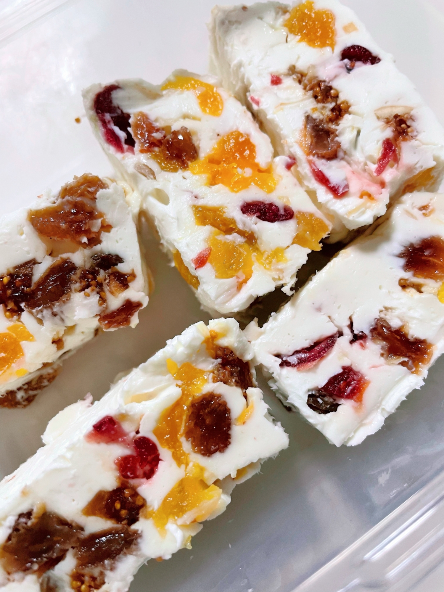 混ぜるだけ　ドライフルーツ入りクリームチーズ