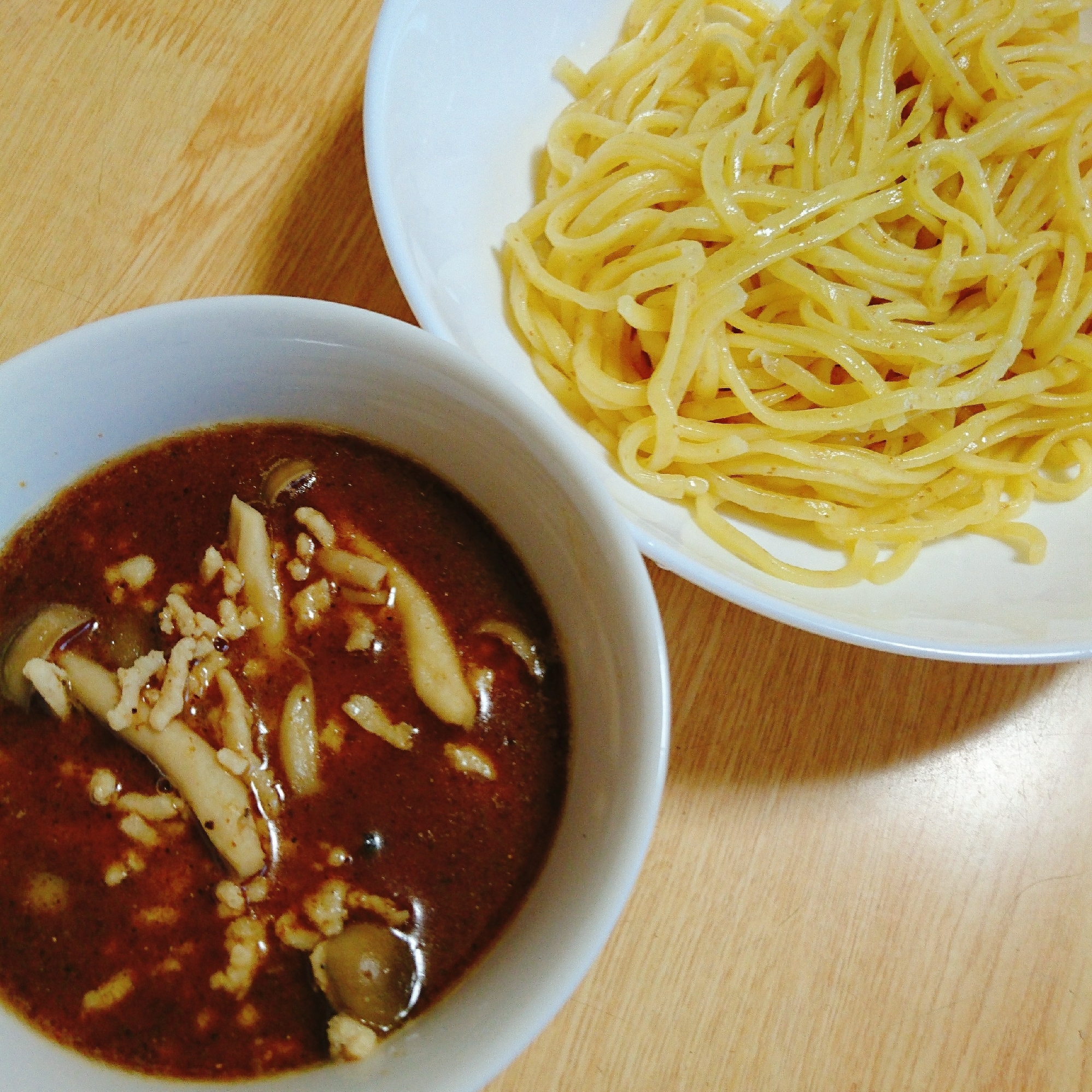 鶏そぼろとしめじの濃厚魚介つけ麺