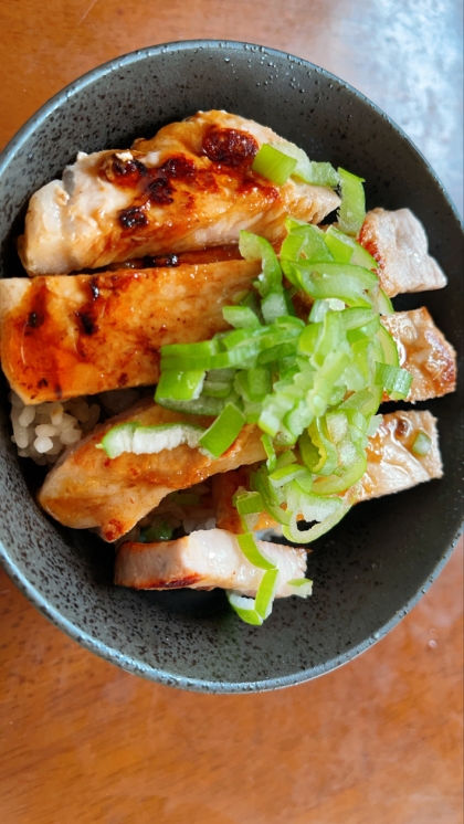 トンテキ丼