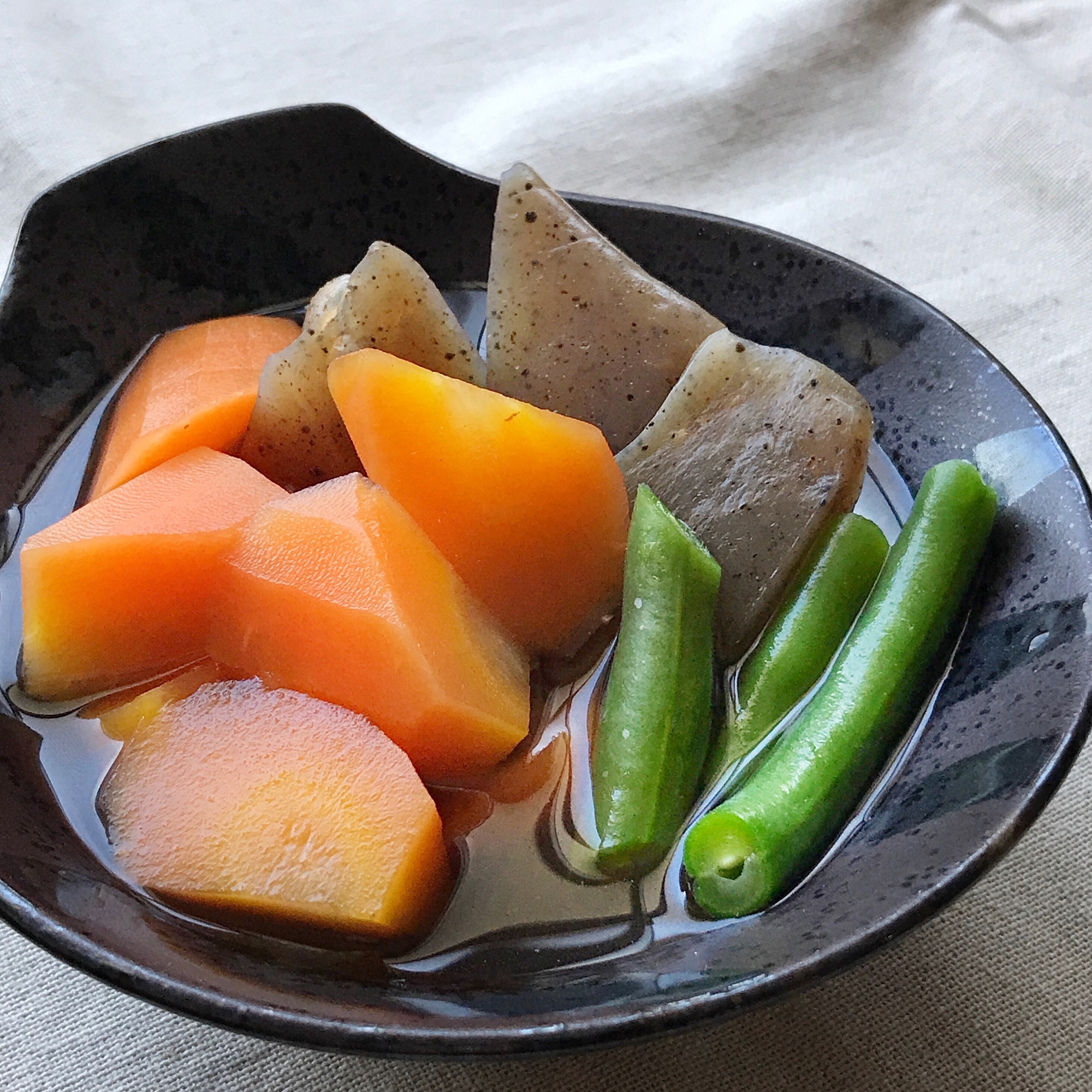 こんにゃくとにんじんの煮物