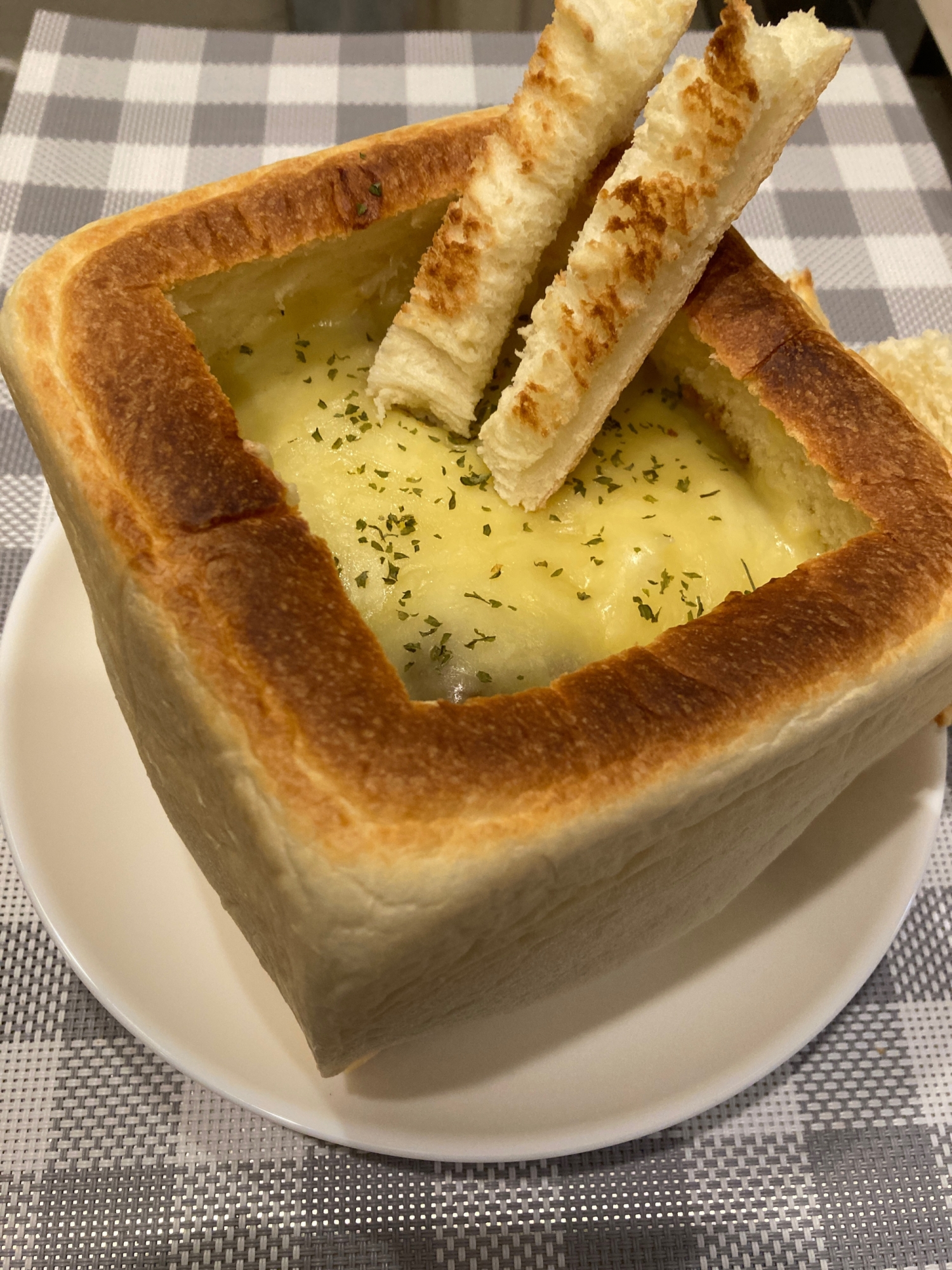 食パンを鍋に見立てて☆東のまるごと鍋♪