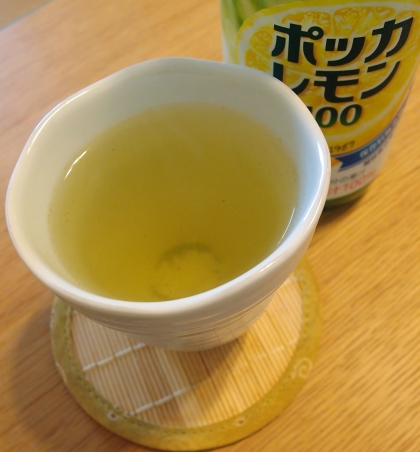 風邪予防に作りました。緑茶に蜂蜜レモン、意外でしたが美味しかったです。あったまりました。ご馳走様☆