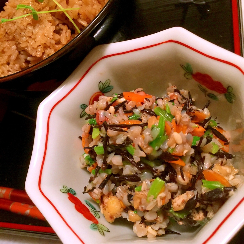 蕎麦米とひじきと彩り野菜の和風ライスサラダ