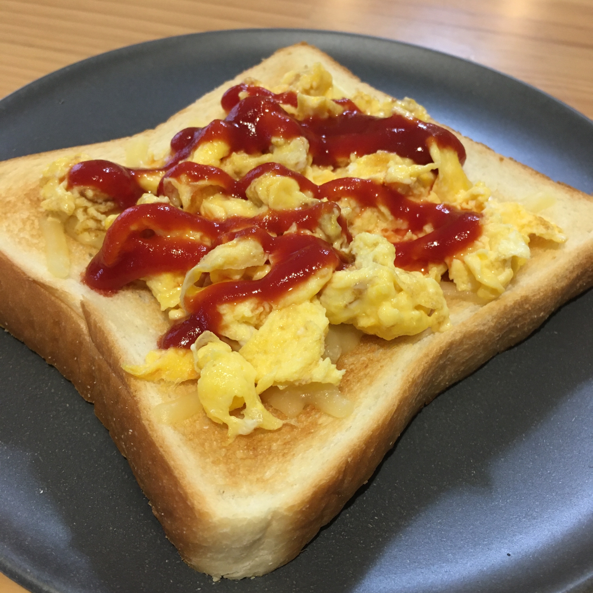 朝食にも◎スクランブルエッグチーズトースト