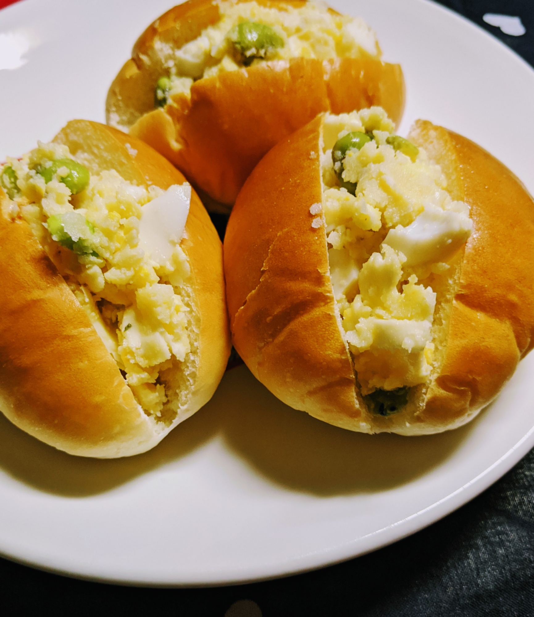 簡単*ロールパンで、枝豆ポテトサンド