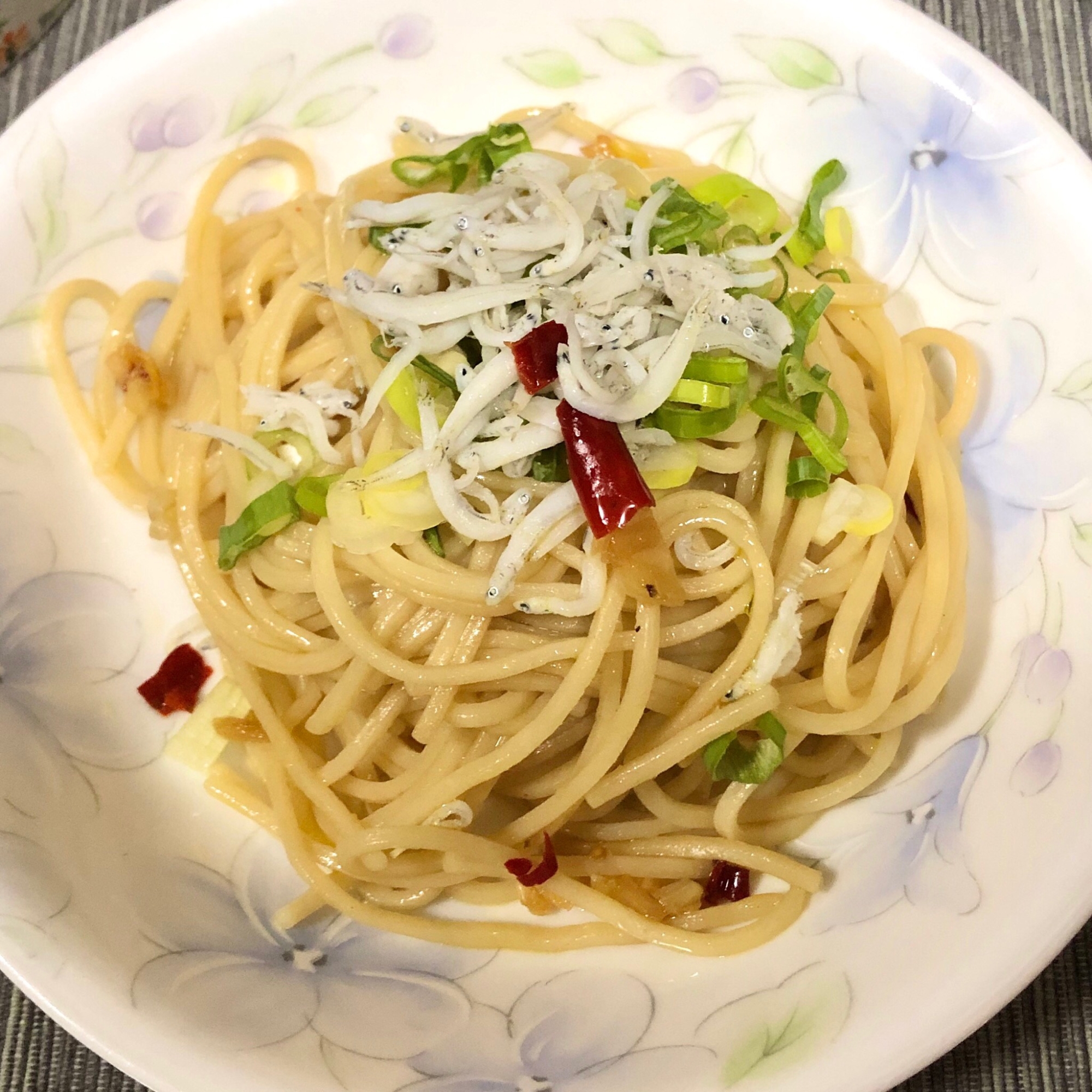 魚醤が香る！ささっとペペロンチーノ【三穀パスタ】