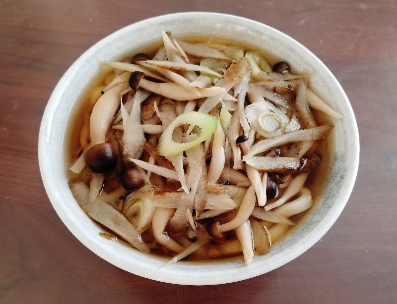 ごぼう香るきのこうどん