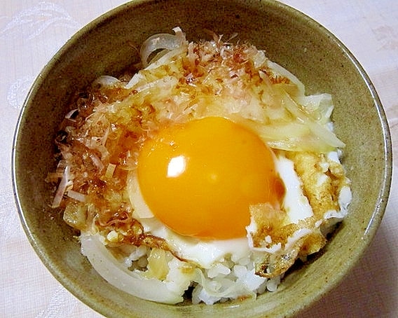 新玉ねぎで目玉焼丼 レシピ・作り方 by libre* - 楽天レシピ