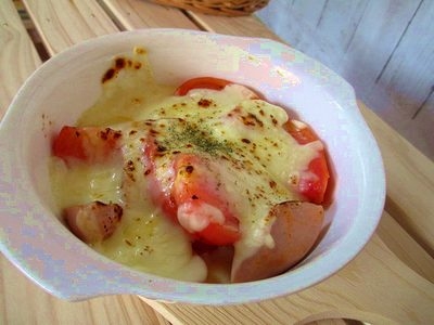 ウインナーとじゃが芋のトマトクリームグラタン