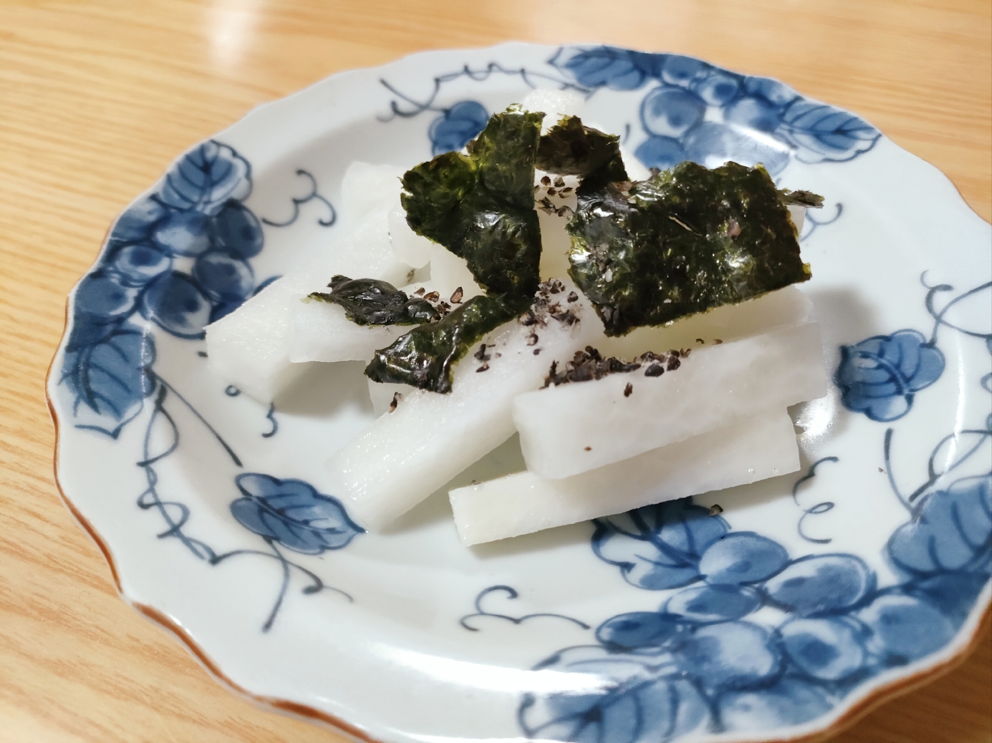 大根と海苔と黒すりごまの塩レモンサラダ