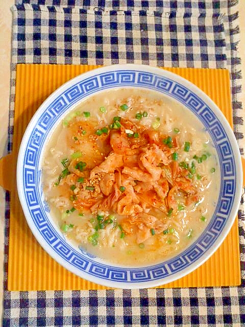 豚キムチの豚骨ラーメン♪