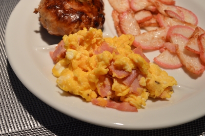 おはよう♪昨日の晩酌に作りました☆
ベーコンと卵の相性が、バッチリでした (^_^)
フワフワの卵が美味しかったです♪ごちそう様ね♥
素敵な休日を迎えてね〜♬
