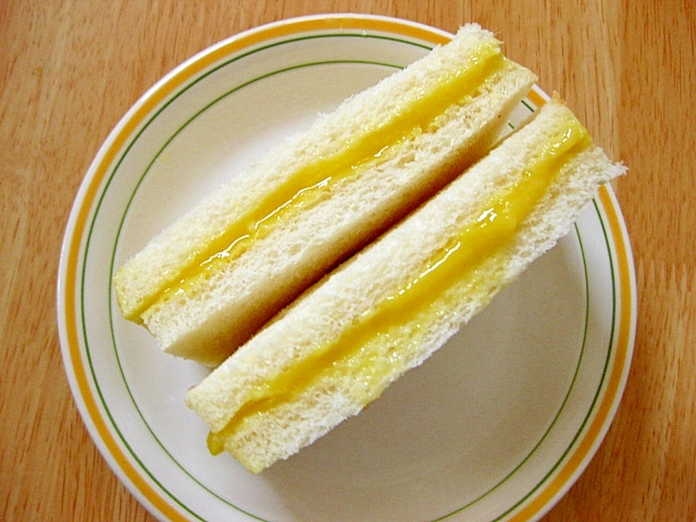 マンゴークリームのサンドイッチ
