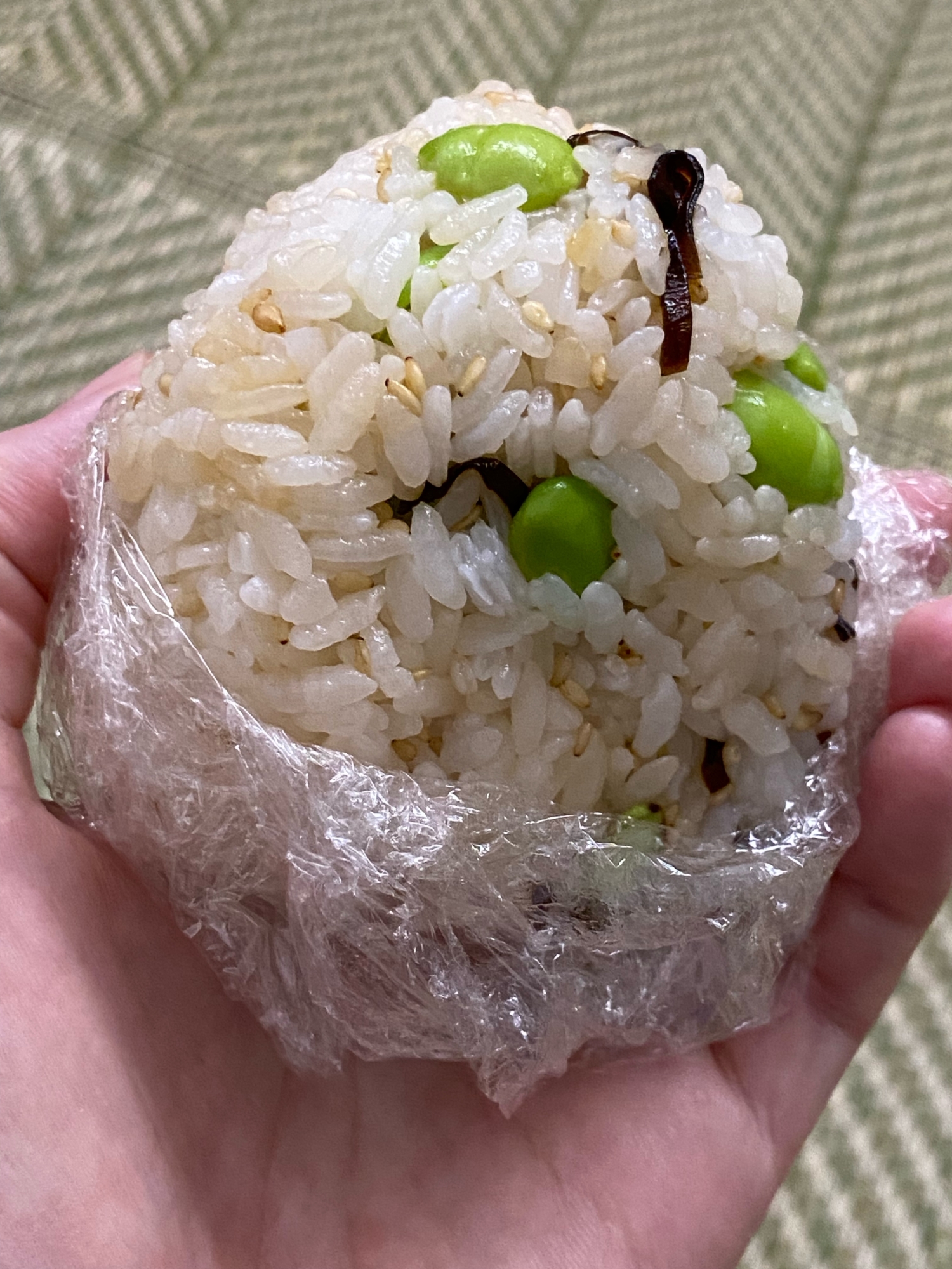 塩昆布と枝豆おにぎり