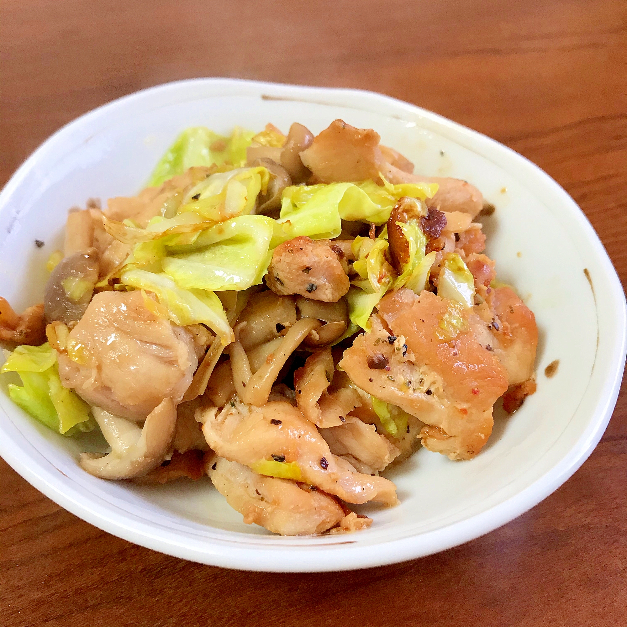 鶏肉、キャベツ、しめじの炒め物~お弁当にもOK