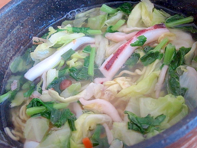 パクチーと烏賊のあさりスープラーメン