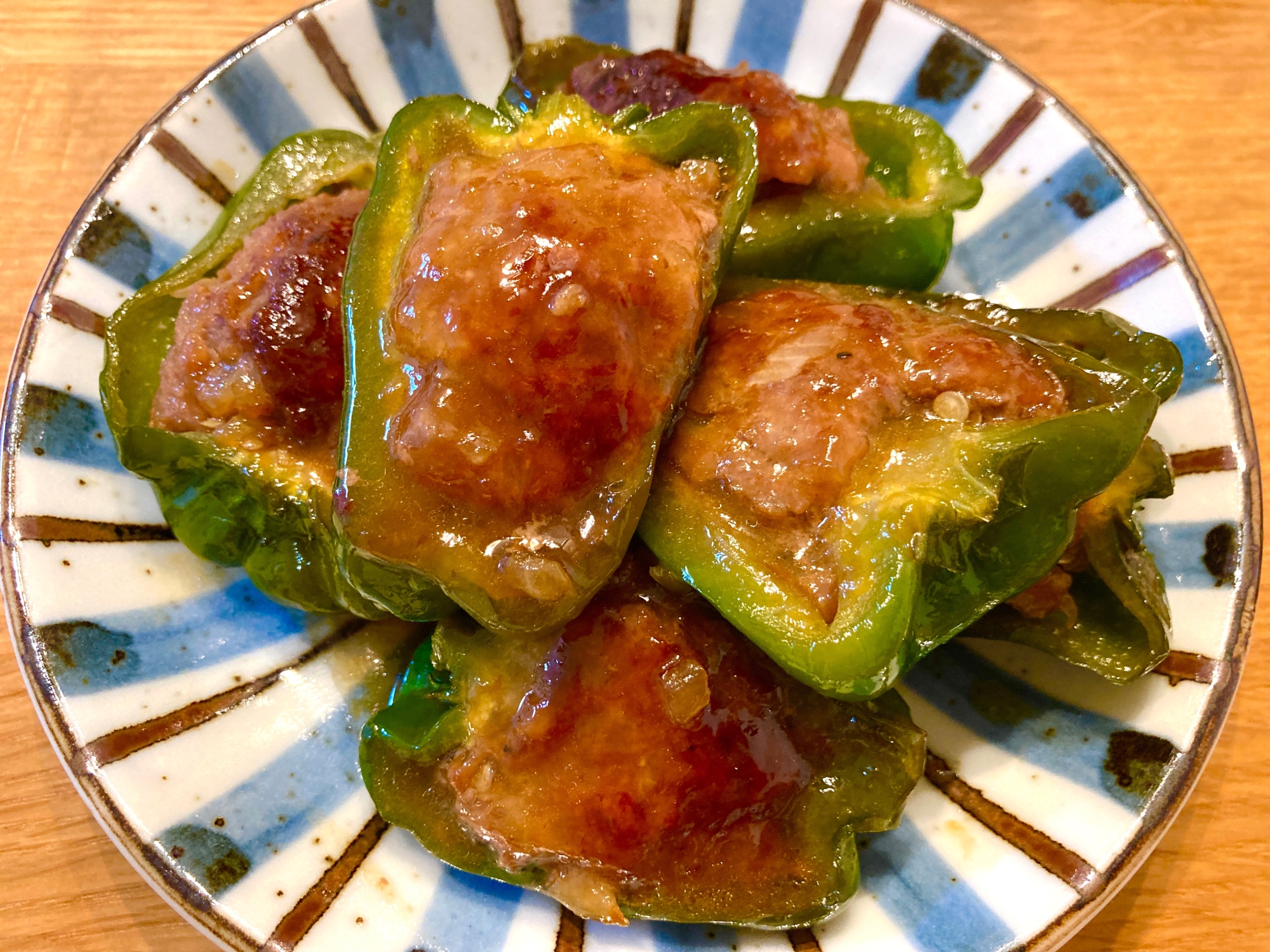 つなぎは片栗粉だけ!簡単甘辛ピーマンの肉詰め