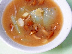 お刺身コンニャクとなめこの味噌汁