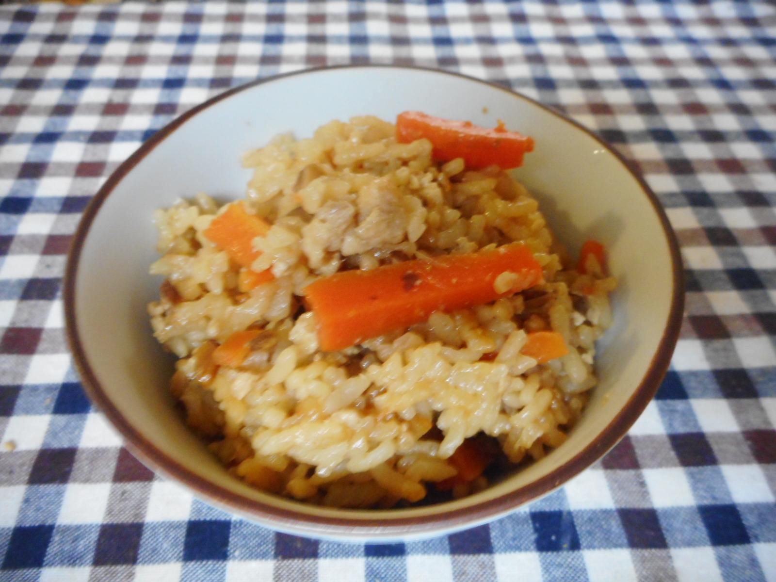 にんじんとアーモンドの味噌そぼろ炊き込みご飯